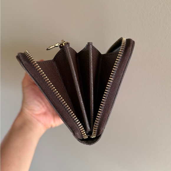 Authentic Louis Vuitton zippy wallet Damier - Picture 7 of 14